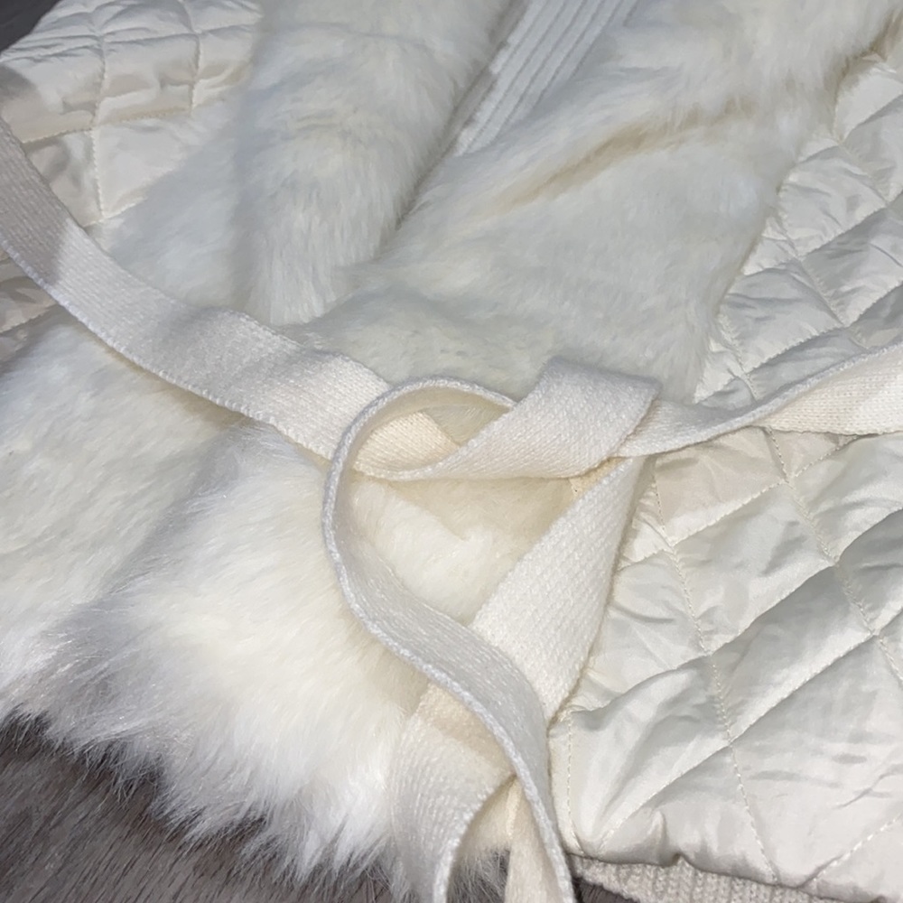 XOXO White Fur Vest Women’s - Picture 3 of 12